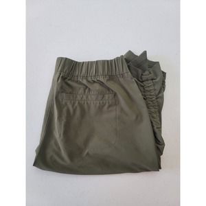 Athleta Green Ruched Capri  Womens‎ 2 pockets Lightweight Stretch